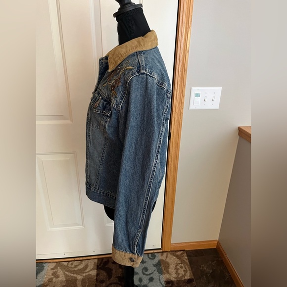 Vintage Faded Glory embroidered floral jean jacket with faux suede trim. Medium - Picture 4 of 12